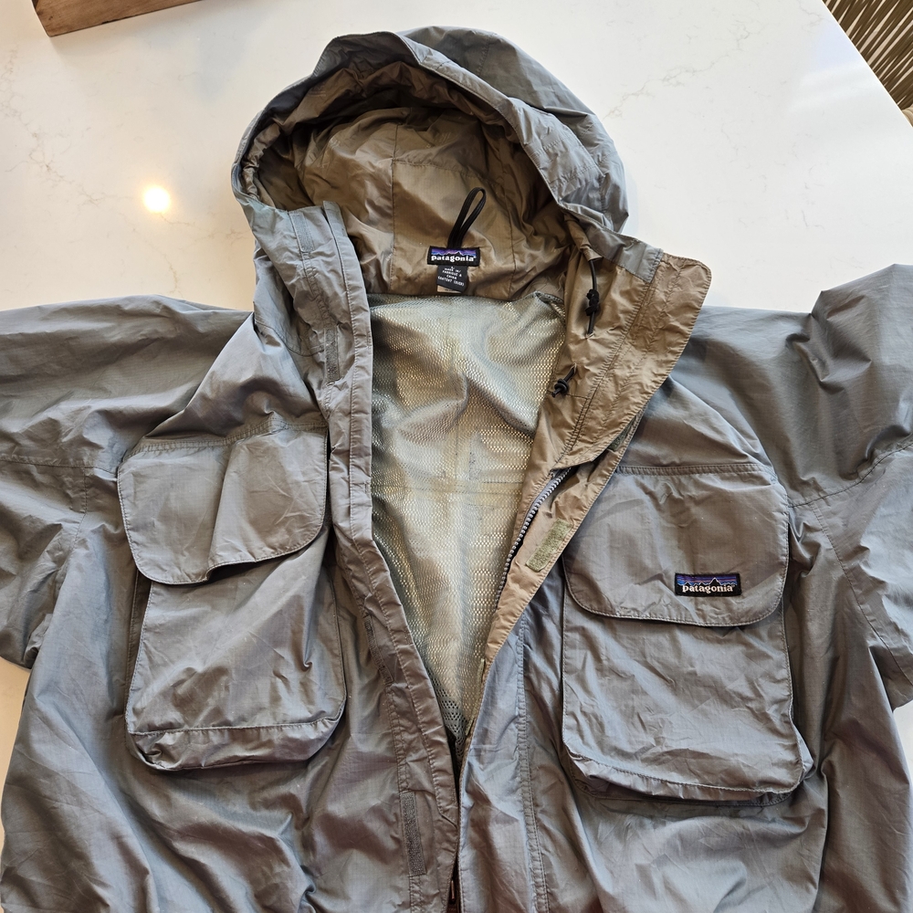Patagonia Vintage Fly Fishing Men's Hooded Raincoat in Olive